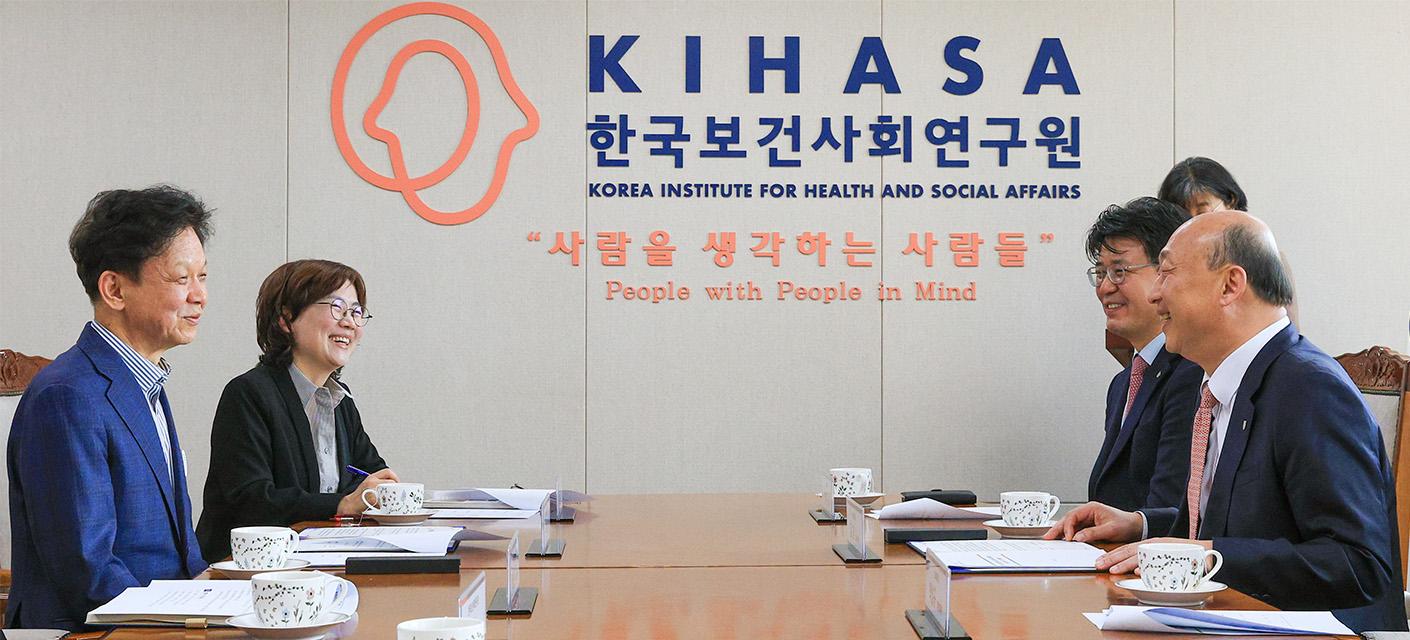 업무 협약 단체 사진