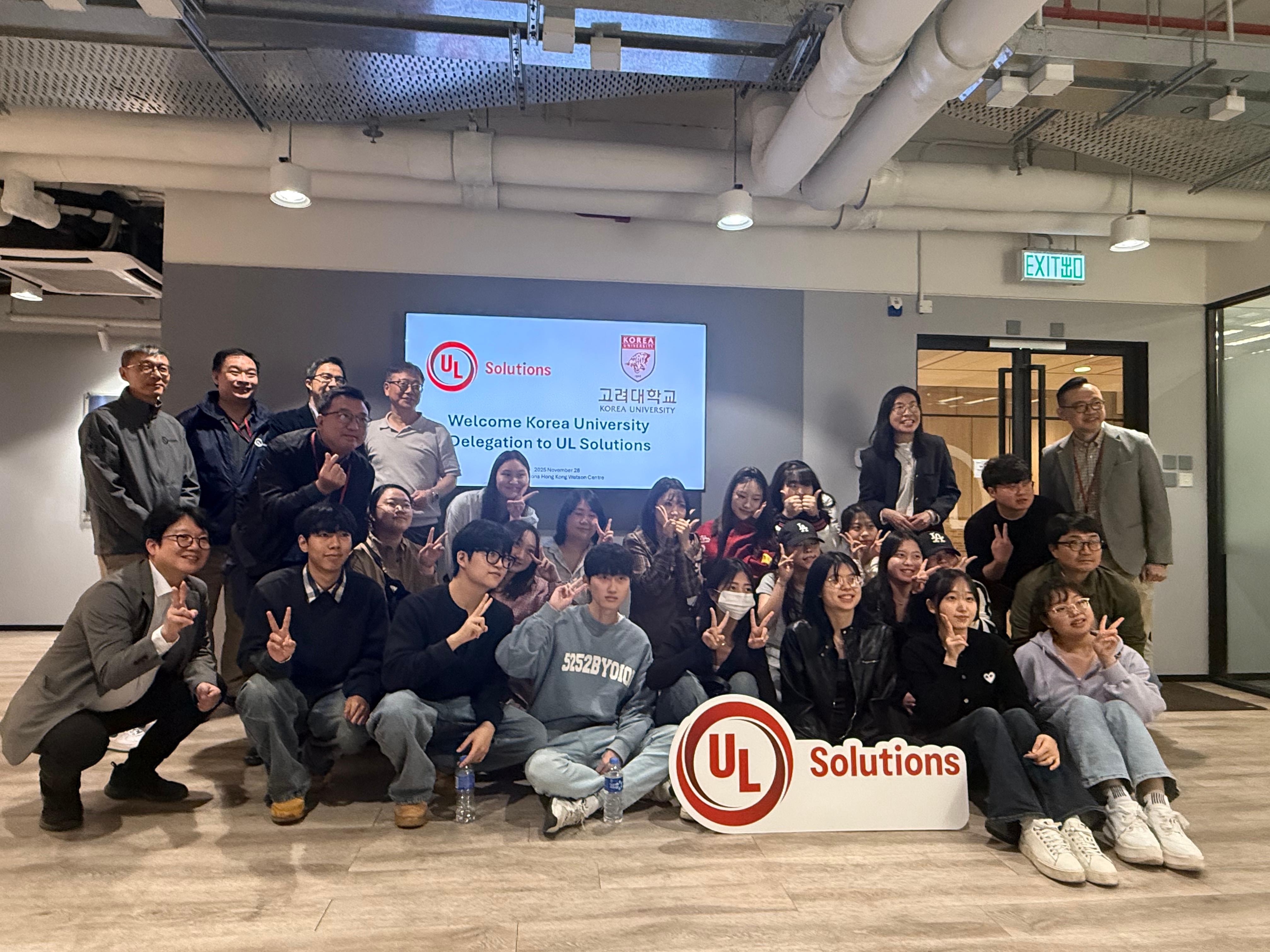 UL Solution 견학 단체사진